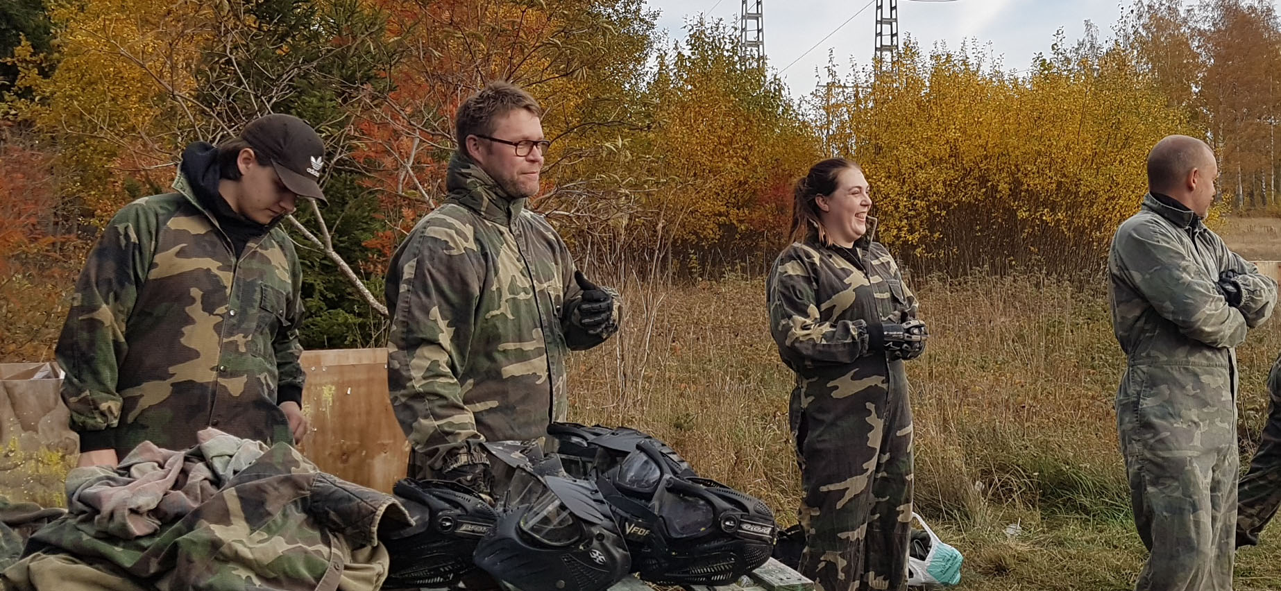 Västerås kundservice mätte krafterna i paintball